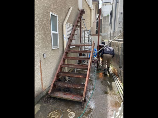 鉄骨階段・樹木撤去工事(千葉県船橋市習志野台)工事中の様子です。